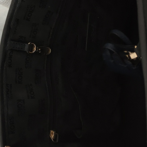 MK purse 👛👜 - Picture 4 of 8